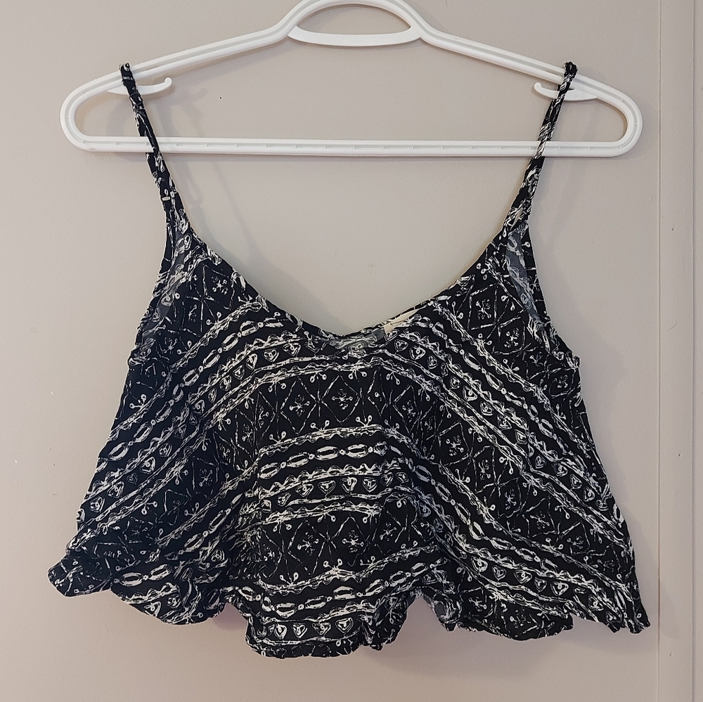 Black and white flowy crop top